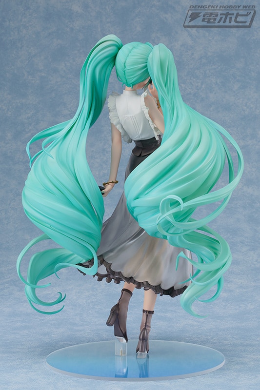 Hatsune Miku Sorprende Con Un Hermoso Y Moverno Vestido 