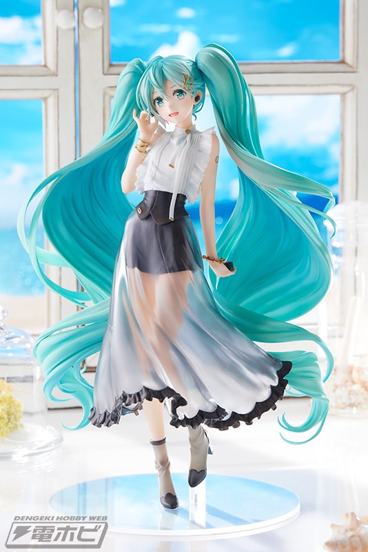 Hatsune Miku Sorprende Con Un Hermoso Y Moverno Vestido 