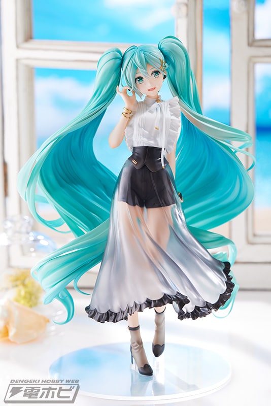 Hatsune Miku Sorprende Con Un Hermoso Y Moverno Vestido 