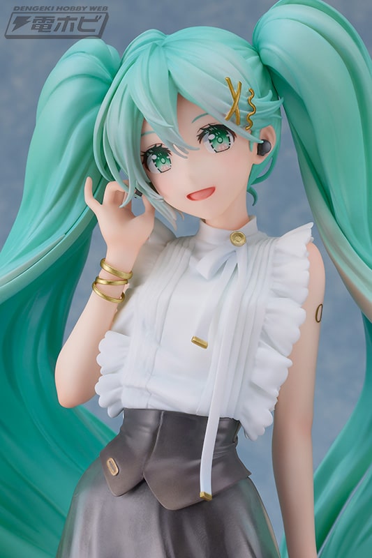 Hatsune Miku Sorprende Con Un Hermoso Y Moverno Vestido 