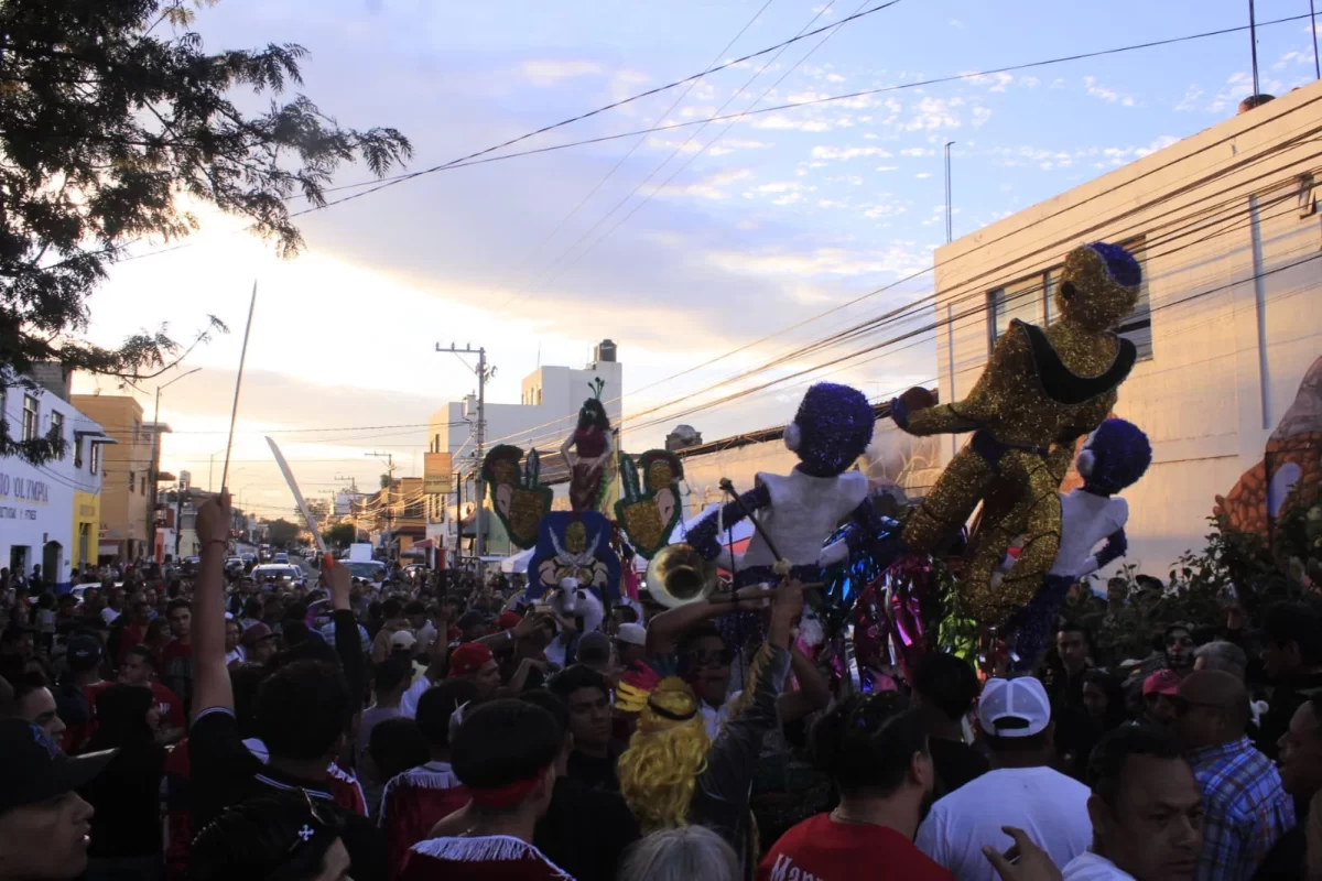 Dragon Ball Freezer Desfila En Carnaval En Mexico 3