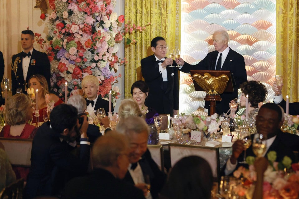 El Dúo Yoasobi Participa De Una Cena Realizada En La Casa Blanca