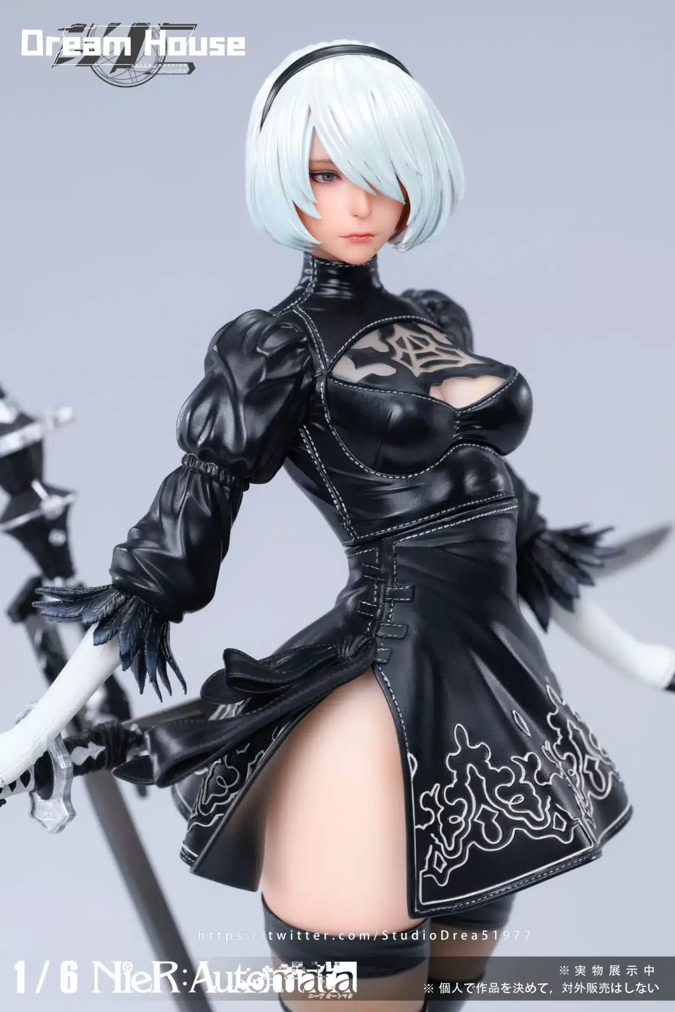 2B De Nier: Automata Enamora Con Sus Muslos En Increíbles Figuras